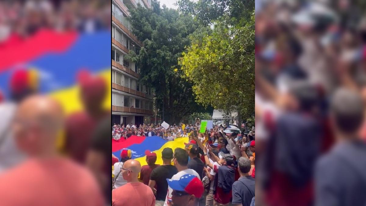 Entre baile y cantos, venezolanos en México esperan resultados de la elección presidencial en embajada de CDMX