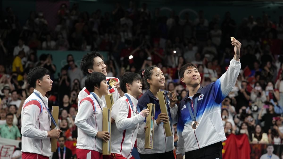 París 2024: La emotiva selfie entre atletas de Corea del Sur y Corea del Norte que se hizo viral (VIDEO)