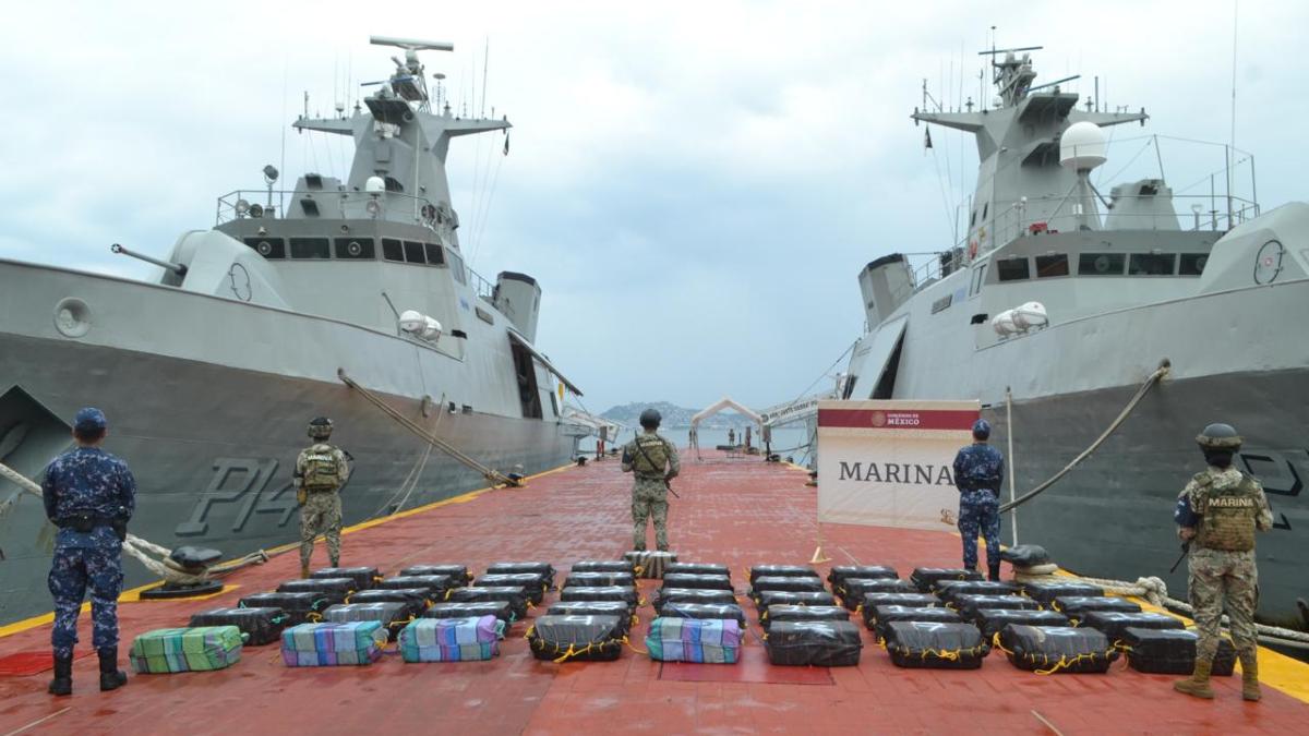 Marina asegura 45 costalillas balizadas con aproximadamente 1,500 kilogramos de presunta cocaína en costas de Guerrero