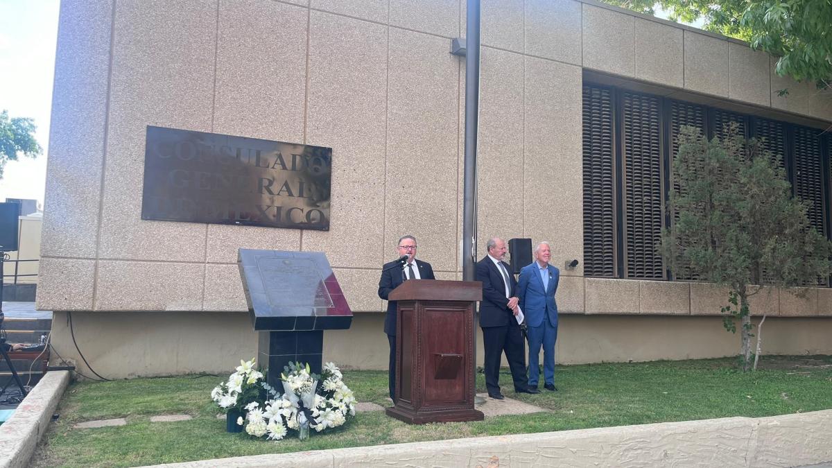 Rinden homenaje a víctimas de tiroteo de 2019 en El Paso, Texas, donde murieron 9 mexicanos