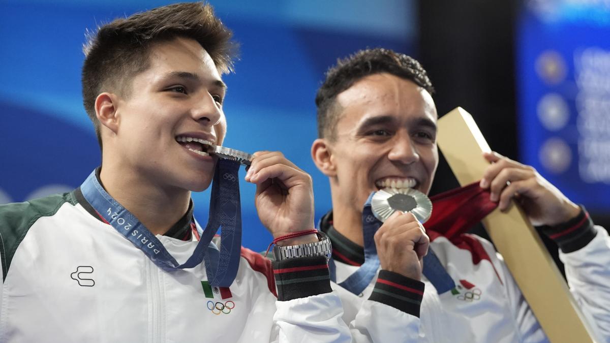 París 2024: ¡Orgullo mexicano! Osmar Olvera y Juan Celaya ganan plata en trampolín de 3 metros en Juegos Olímpicos