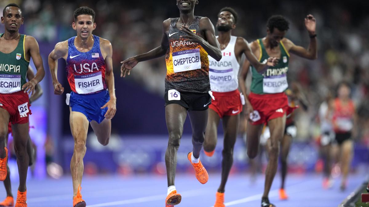 París 2024: Joshua Cheptegei, de Uganda, conquista el oro en los 10,000 metros masculino