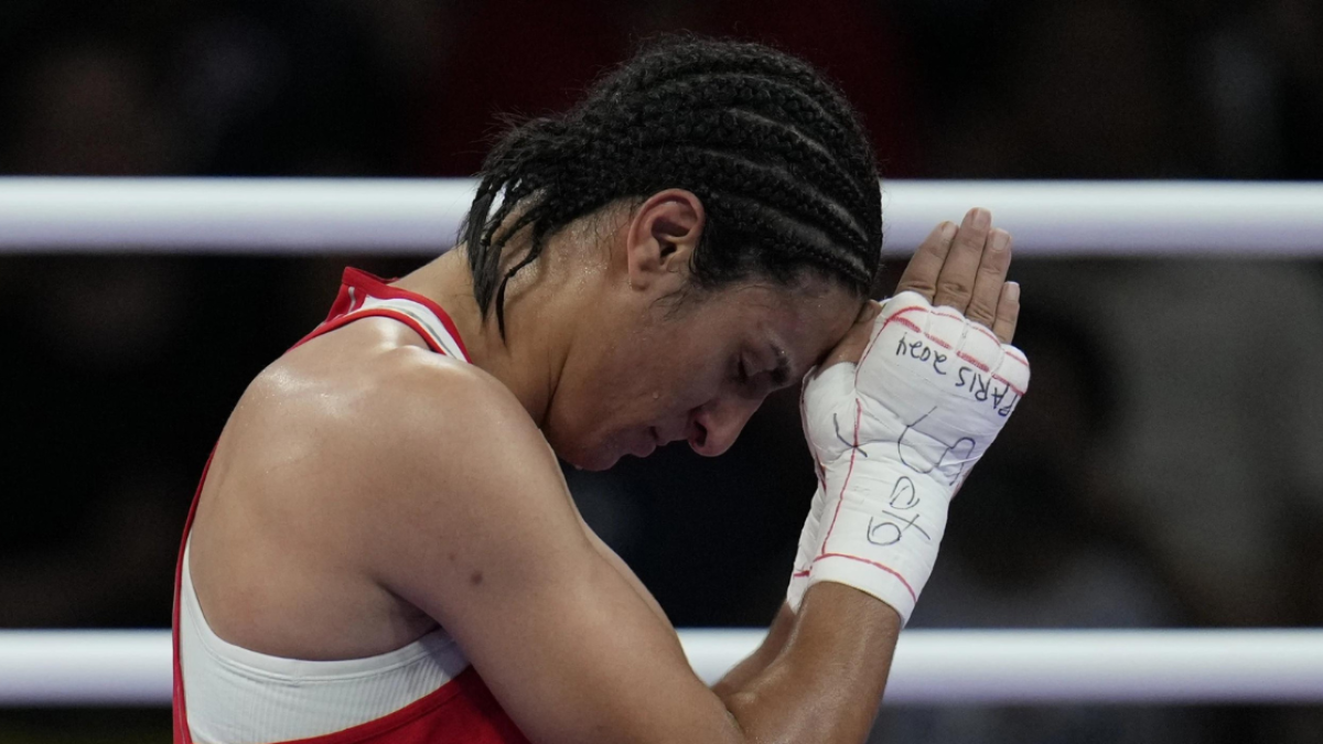 París 2024 | Imane Khelif sale ovacionada tras ganar la medalla de oro en boxeo, a pesar de ser duramente atacada