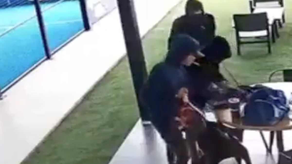 Video: Grupo armado irrumpe con violencia en canchas de pádel y roba a deportistas