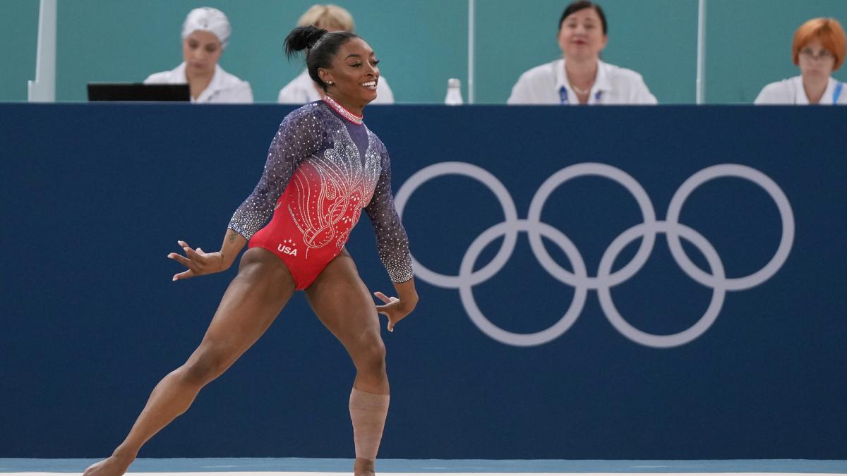 París 2024: Rebeca Andrade gana oro en suelo tras vencer a Simone Biles, quien se queda con la plata