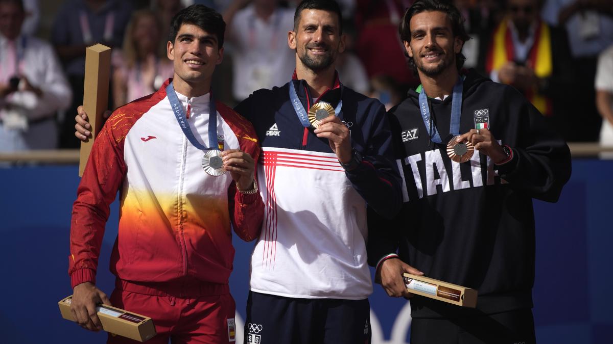 París 2024: Estos son los relojes de lujo que presumieron los tenistas Djokovic, Alcaraz y Musetti en el podio