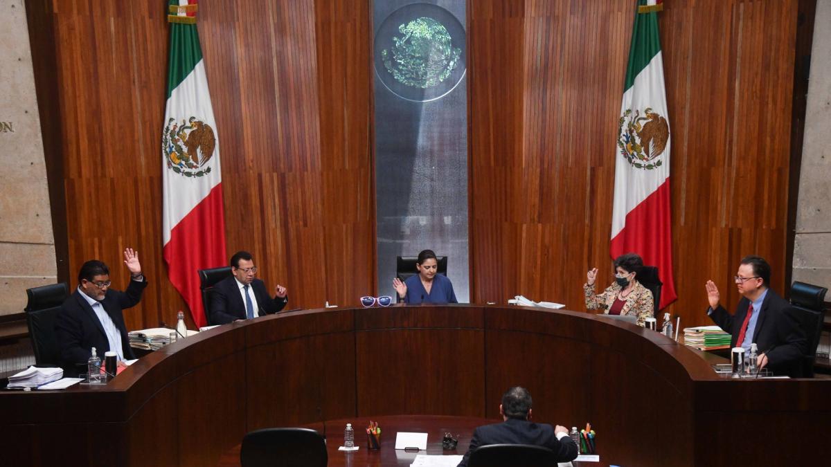 TEPJF revoca sanciones a AMLO por violar neutralidad en proceso electoral