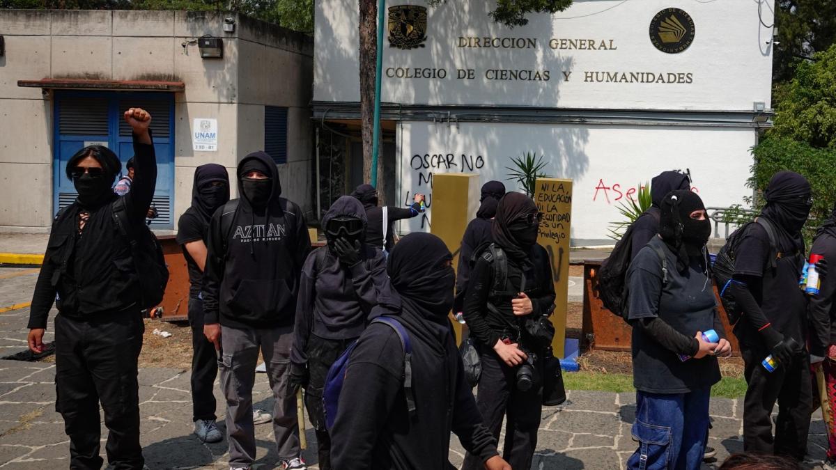 UNAM expulsa a 7 estudiantes por hacer destrozos en CU