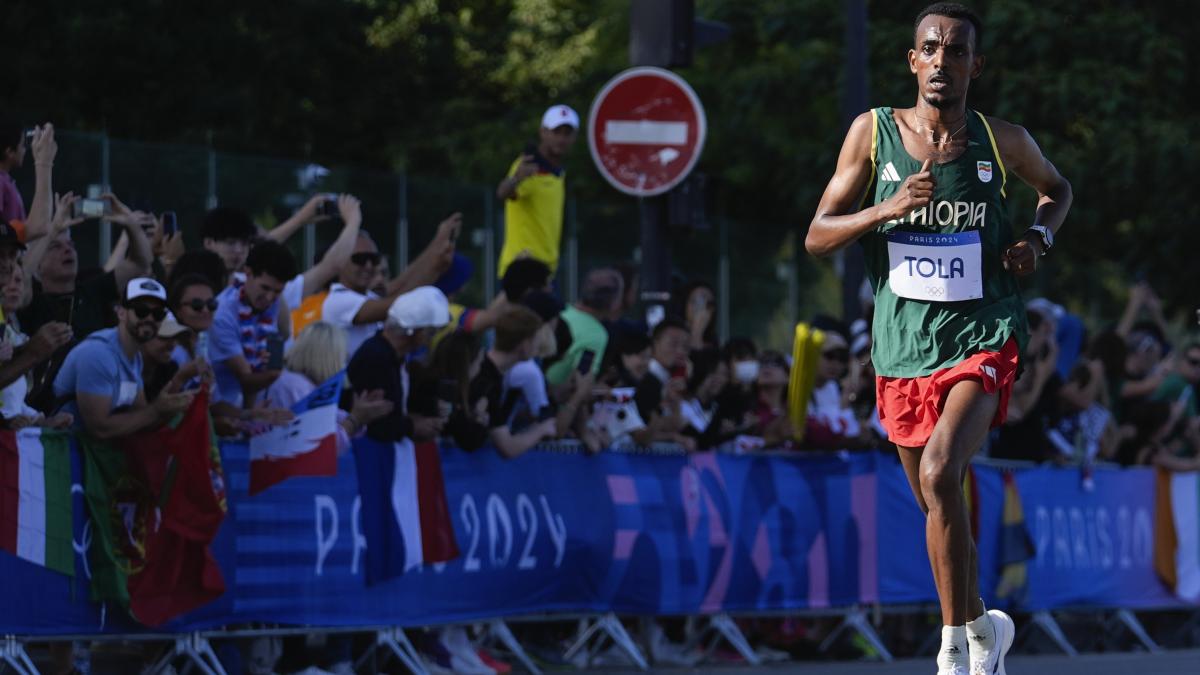 París 2024: Tamirat Tola rompe récord olímpico y gana medalla de oro en Maratón