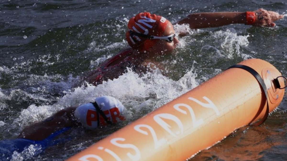 París 2024 | Nadadora de aguas abiertas alerta sobre la calidad del Río Sena: "Vi algunas cosas marrones"