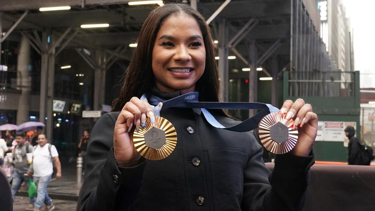 París 2024: La gimnasta estadounidense Jordan Chiles tendrá que devolver su bronce tras fallo del TAS, dice el COI