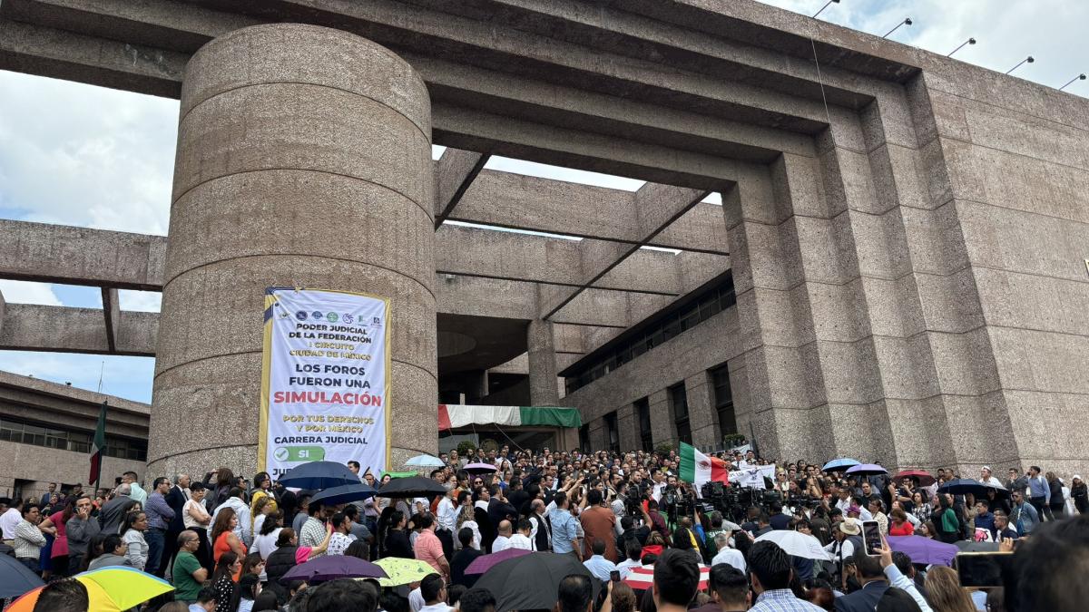 Trabajadores del Poder Judicial se manifestan en San Lázaro; insisten en paro de labores