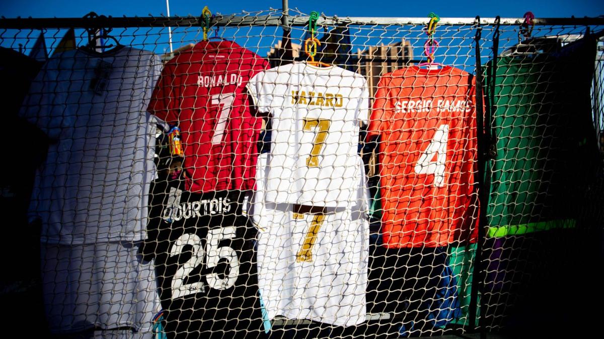 ¿Qué equipo de futbol está prohibiendo que sus aficionados ingresen a su estadio con playeras piratas?