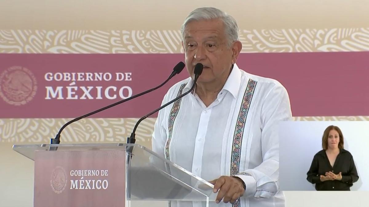 Cada mes salen de la pobreza 100 mil mexicanos, asegura AMLO