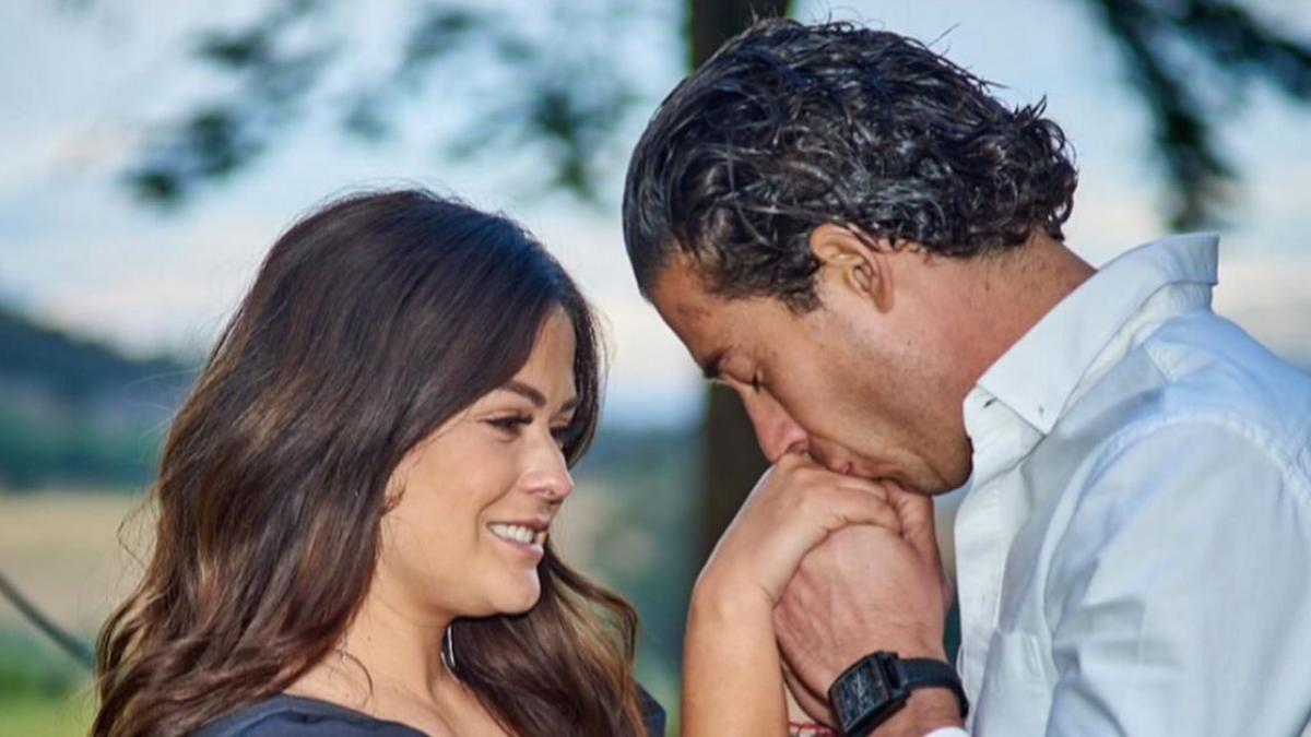 Acusan que Mariana Echeverría insultó y escupió a un niño que pidió autógrafo a su esposo futbolista