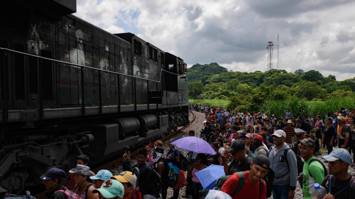 Migrantes se juntan ahora en Oaxaca para salir en caravana