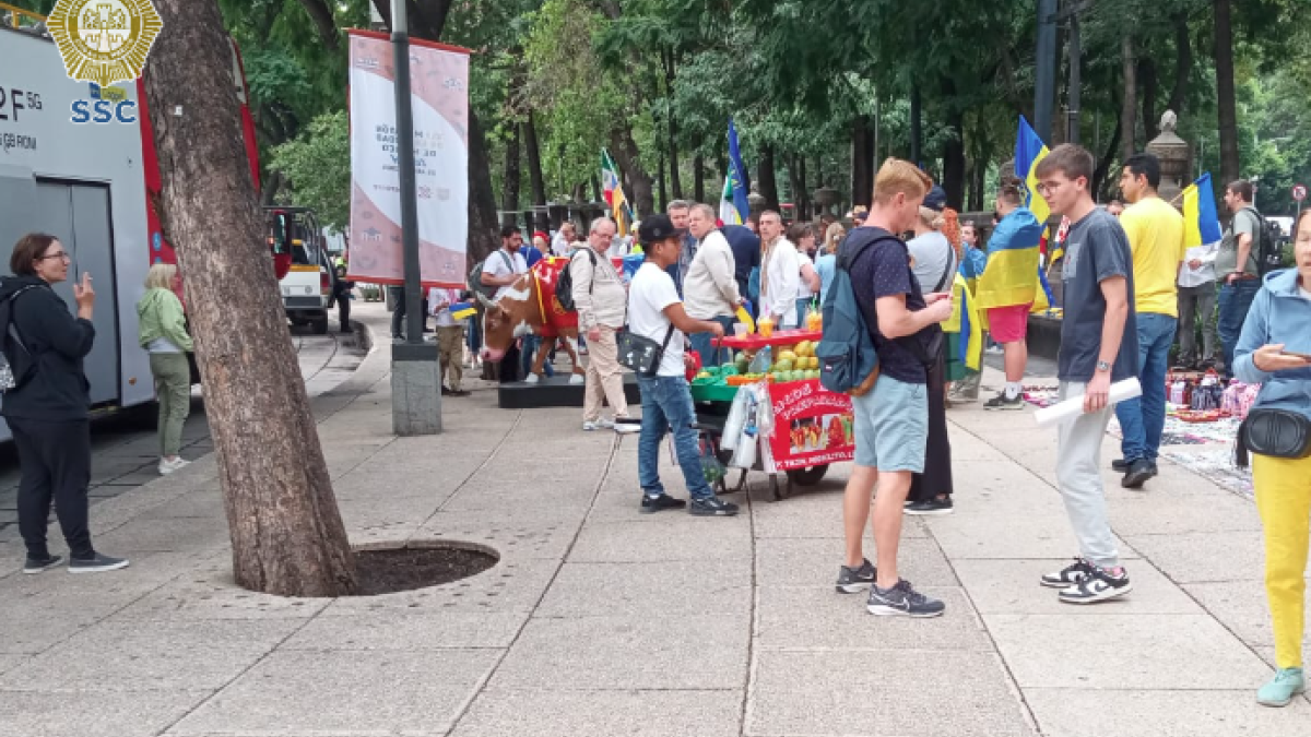 Mexicanos pro Ucrania marchan sobre Paseo de la Reforma