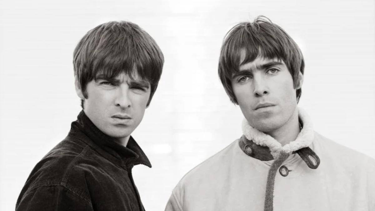 Fans de Oasis celebran y presumen que ya tienen su boleto para sus conciertos en CDMX