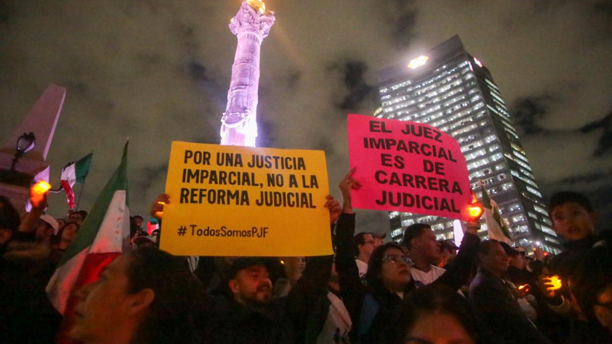 Protesta del PJ en el Ángel reúne a dos mil