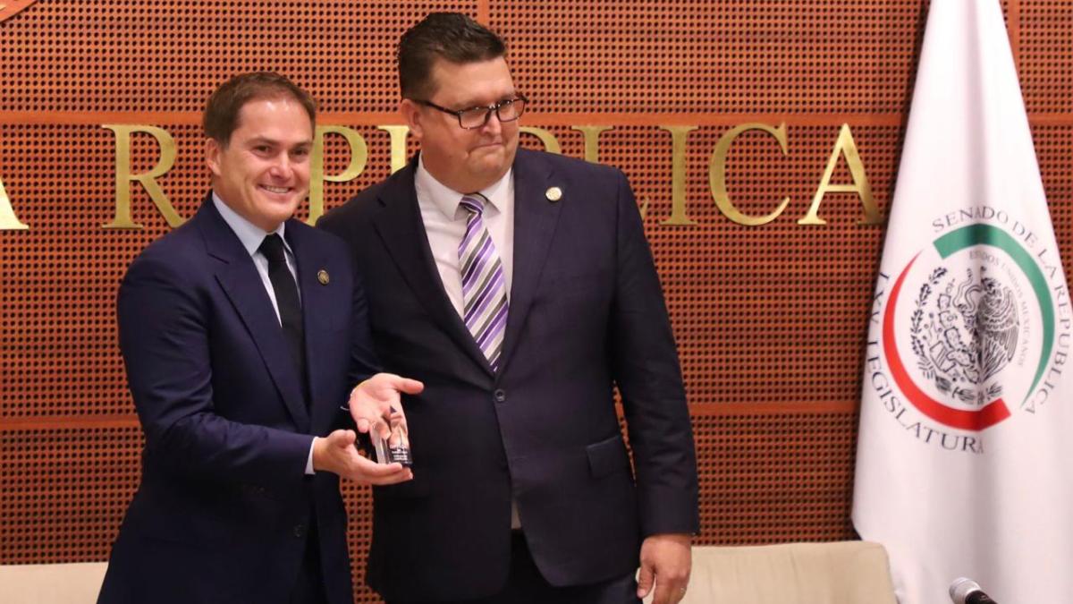 Javier López Casarín, primer mexicano en recibir el Premio Defensor de la Óptica