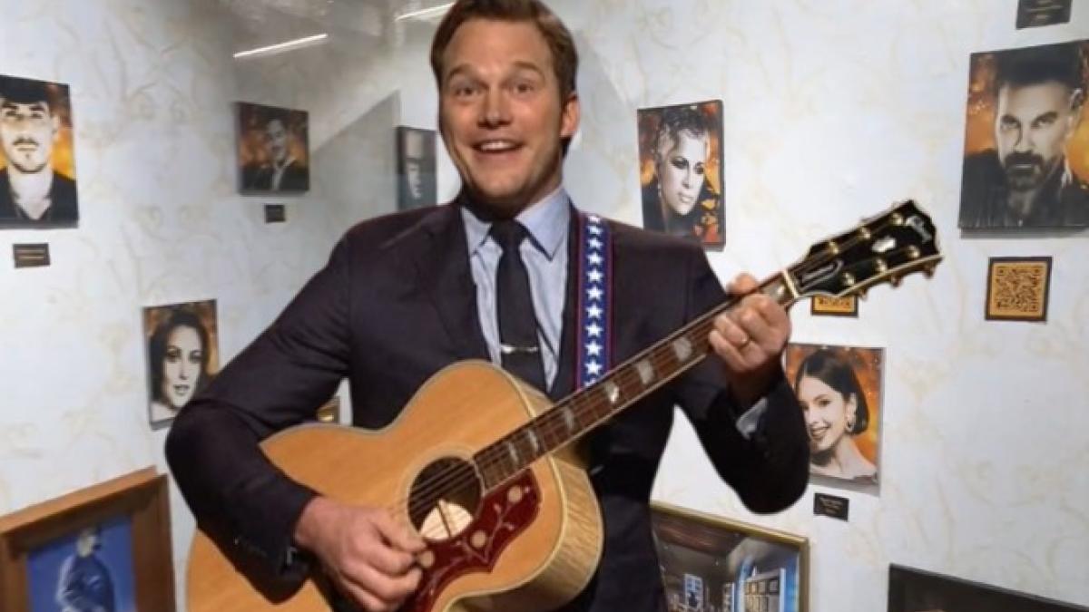 ¡Ah, caray! Expo de compositores mexicanos en el Metro tiene una foto de... ¿Chris Pratt?