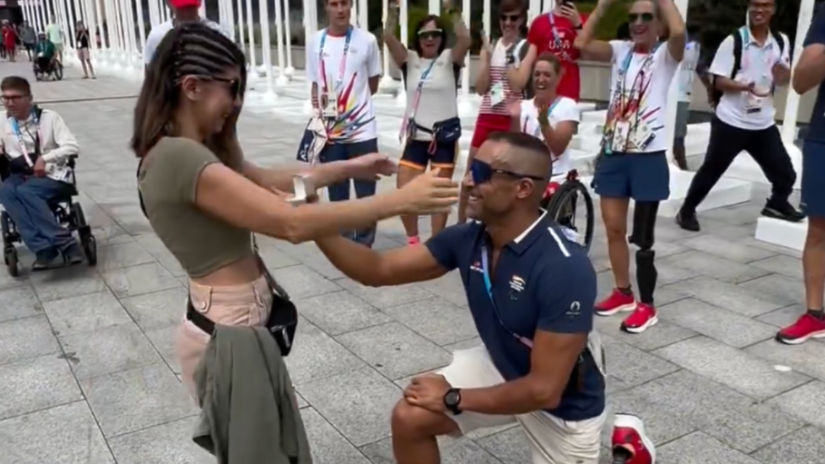 ¡Viva el Amor! Atleta paralímpico arma sorpresiva propuesta de matrimonio en la Villa Olímpica (VIDEO)