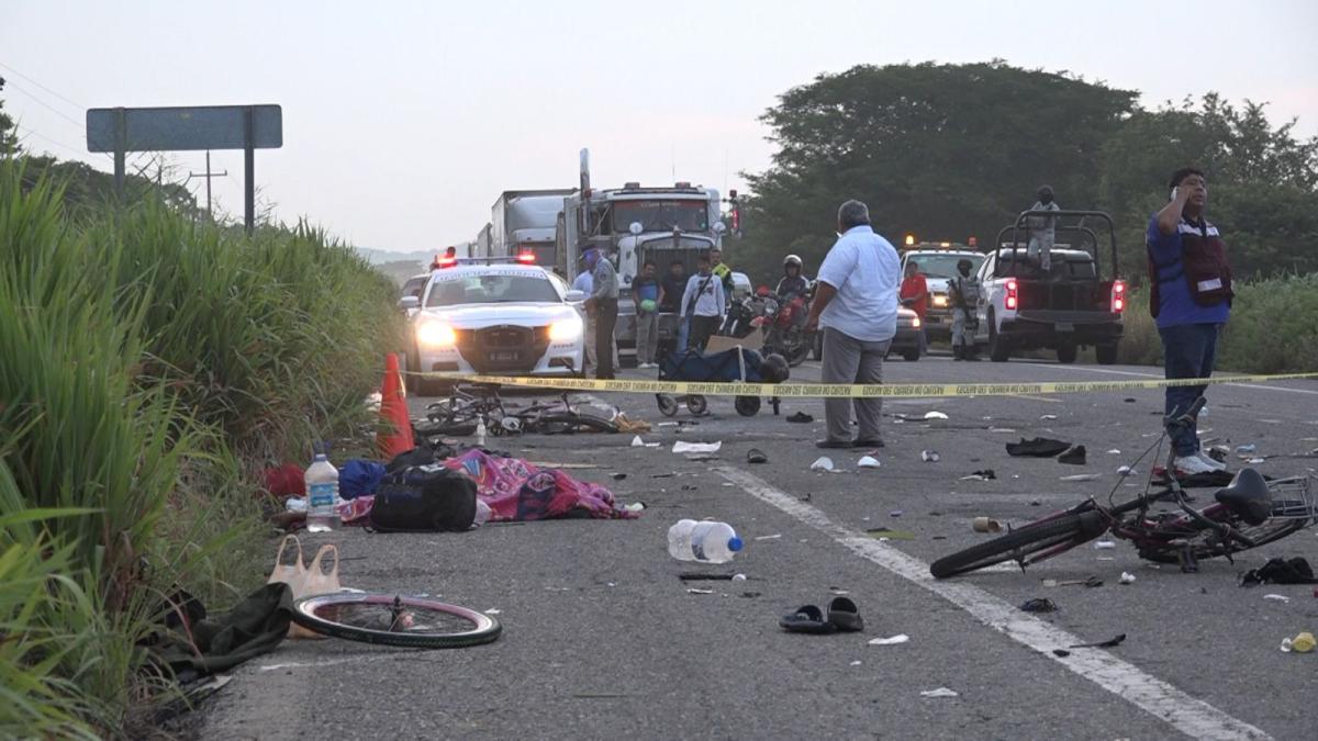 Mueren 3 personas de caravana tras accidente