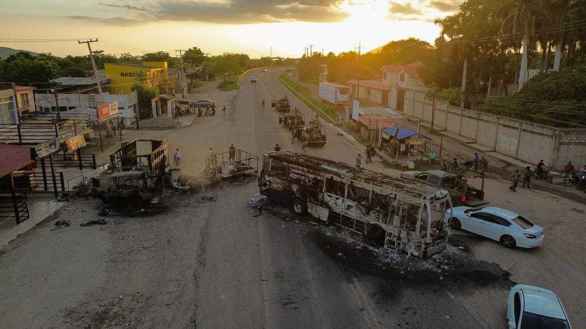 Día de narcobloqueos y balaceras en Culiacán