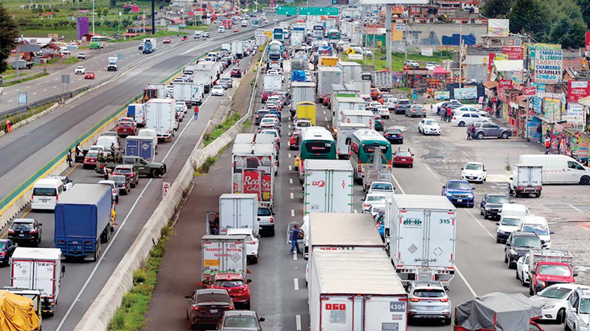 Comuneros bloquean la México-Toluca