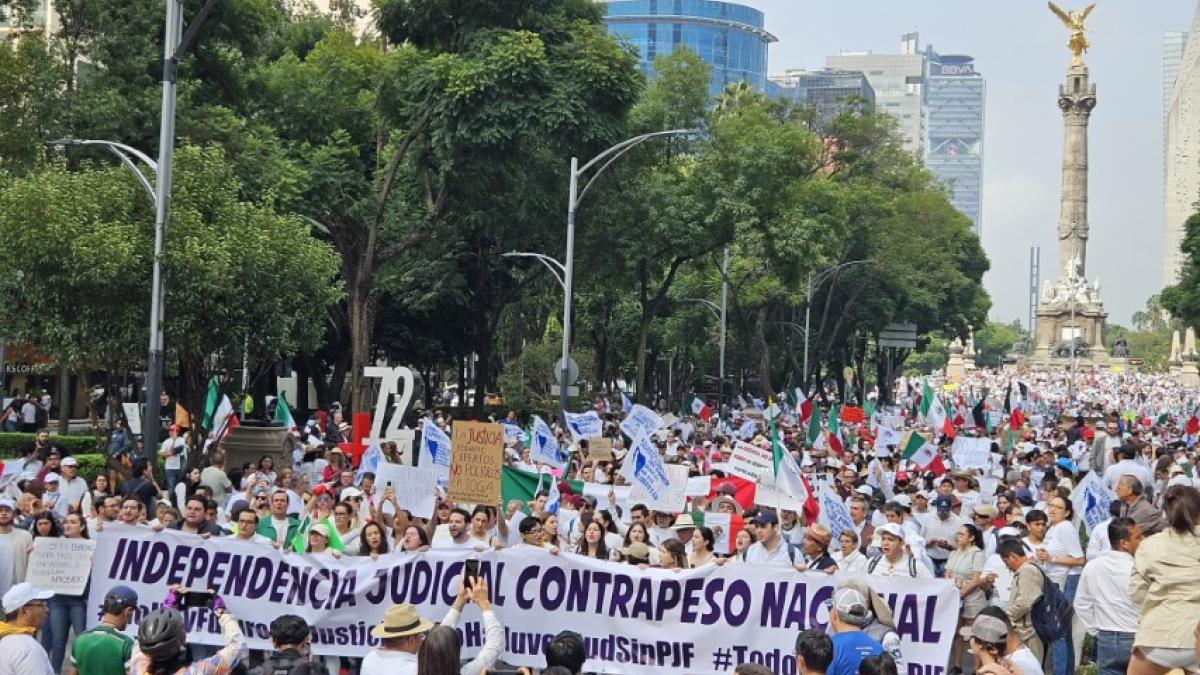 Miles de estudiantes marchan en CDMX contra reforma judicial: “no nos manipulan”