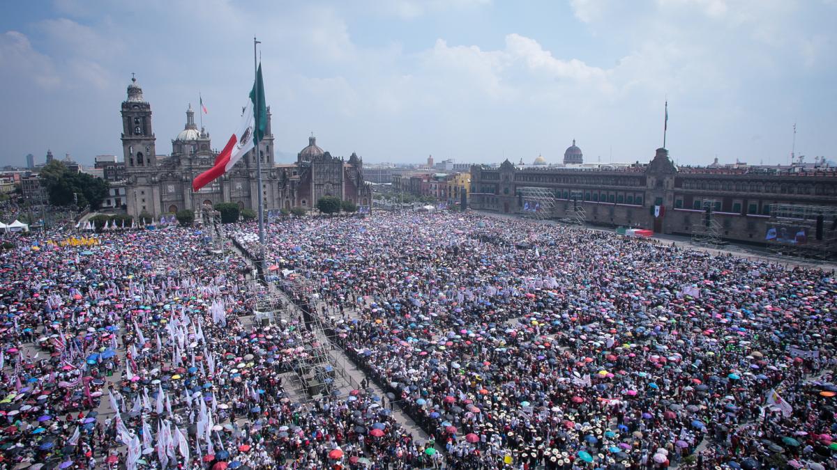 En el Zócalo se refleja el traspaso del poder... y de la plaza política