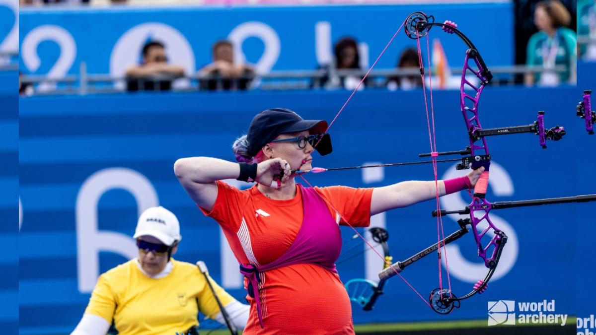 París 2024: ¡Increíble! Jodie Grinham gana bronce en paratiro con arco con embarazo de 7 meses