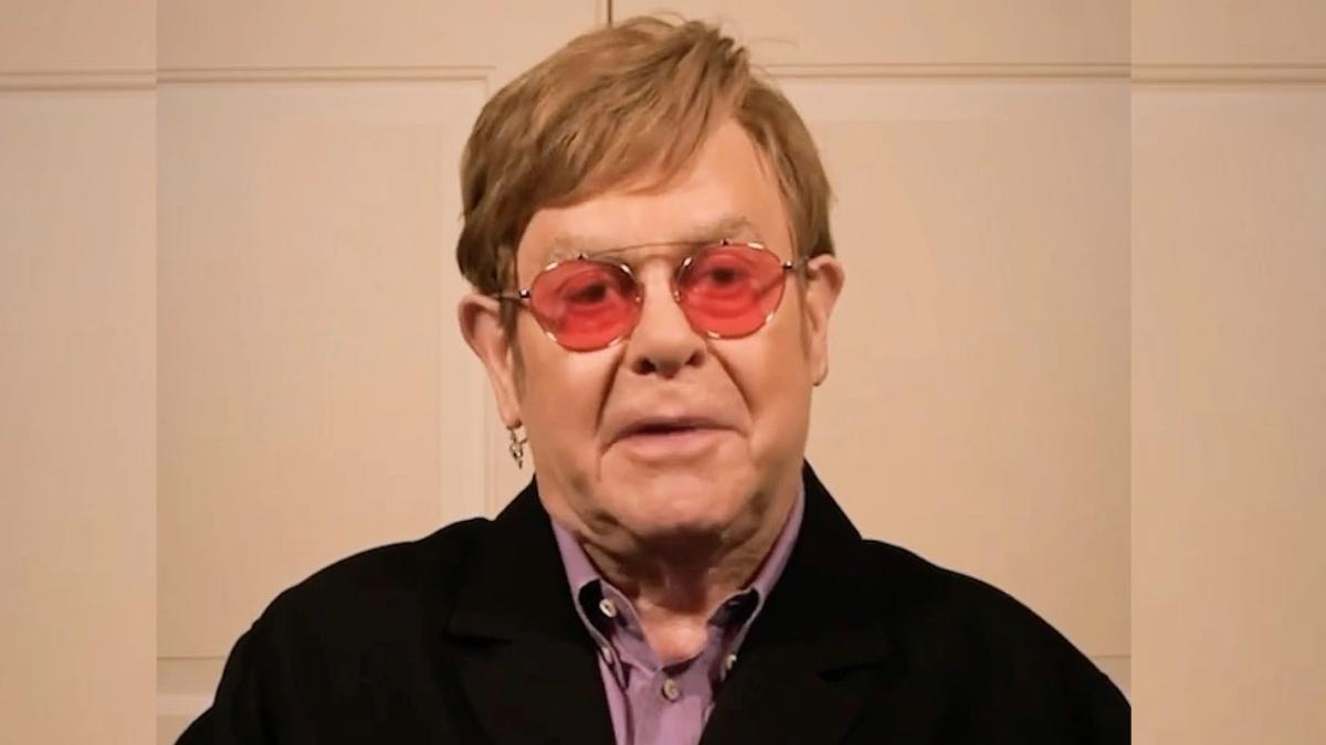 Elton John revela que ha perdido la vista en uno de sus ojos, este es su estado de salud