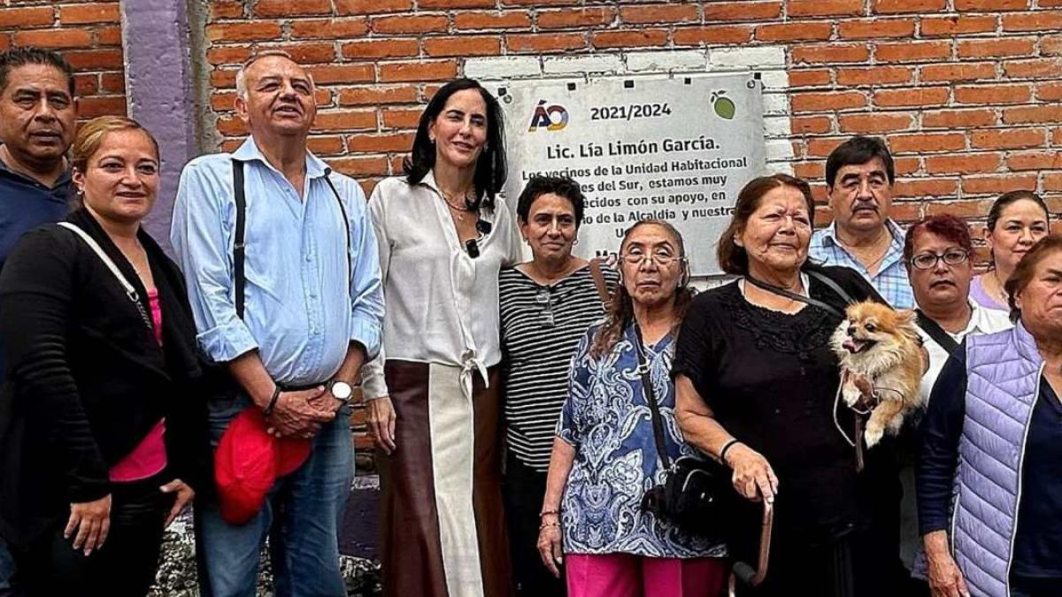 Vecinos reconocen el trabajo de Lía Limón en ÁO; develan placa en agradecimiento