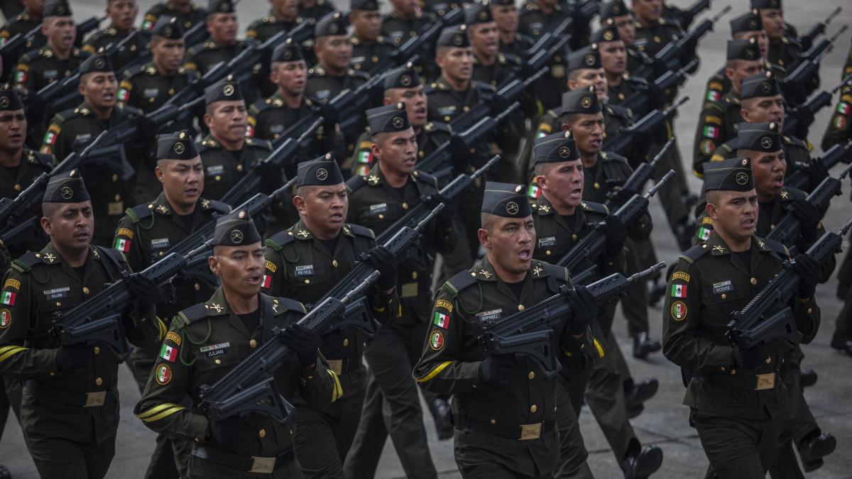 Se alistan para desfile militar 16 mil de las FA