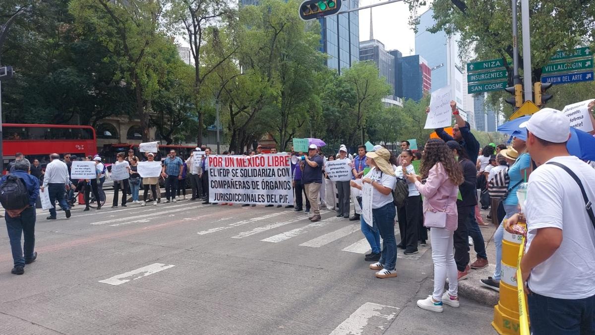 Manifestación contra reforma judicial frente al Senado afecta circulación en Paseo de la Reforma