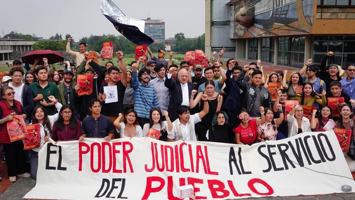 Estudiantes de la UNAM se manifiestan a favor de reforma al Poder Judicial en CU