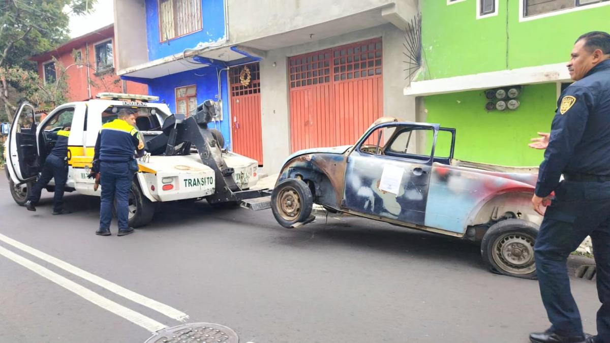 En tres años, Coyoacán ha retirado casi mil vehículos abandonados en la vía pública