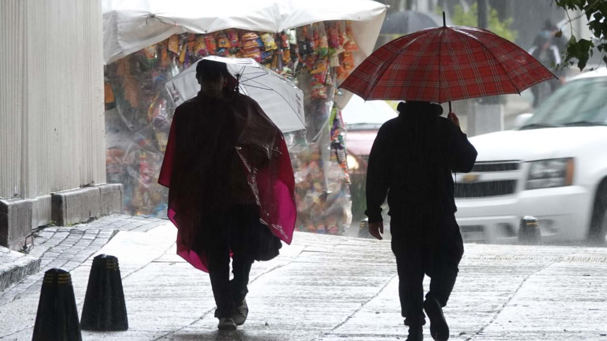 Por intensas lluvias, activan Alerta Roja en la CDMX; se registran afectaciones