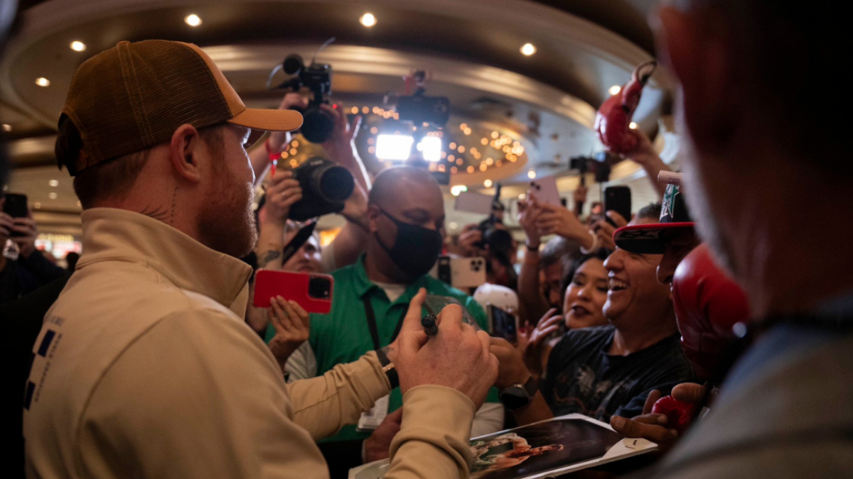 'Canelo' Álvarez y Brandon Moreno se encuentran en Las Vegas y regalan una increíble postal