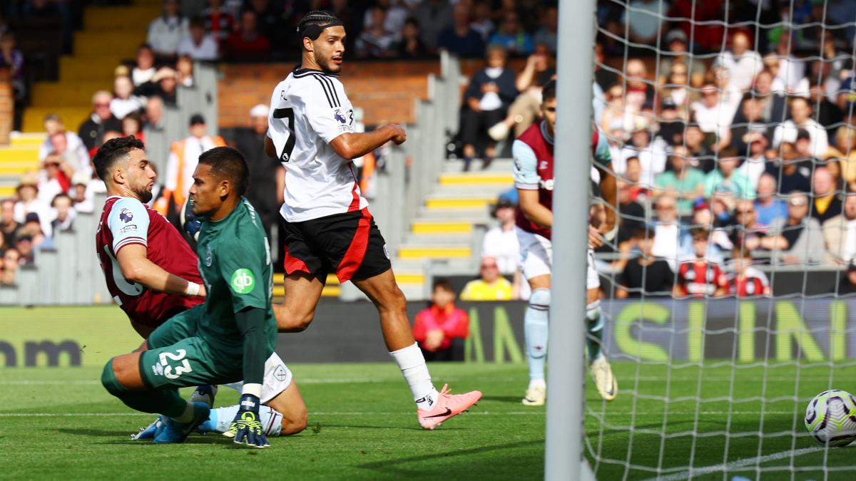 VIDEO: Raúl Jiménez marca su segundo gol de la campaña con el Fulham en duelo ante West Ham