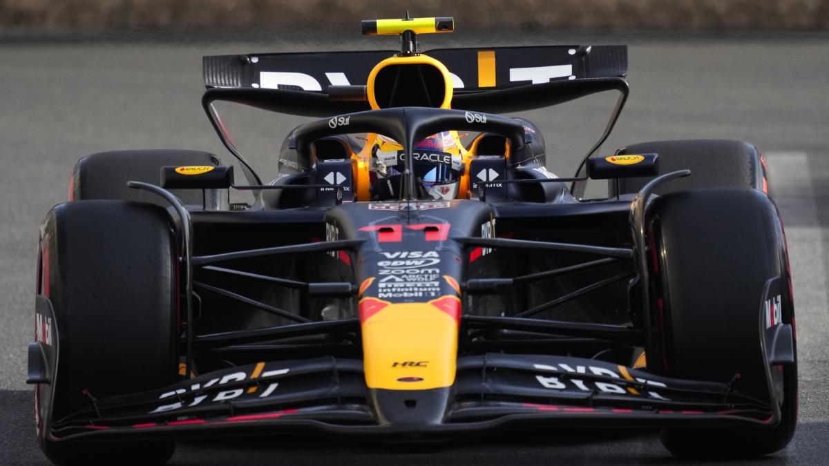 F1 | Checo Pérez choca en el cierre del Gran Premio de Azerbaiyán y se queda sin podio