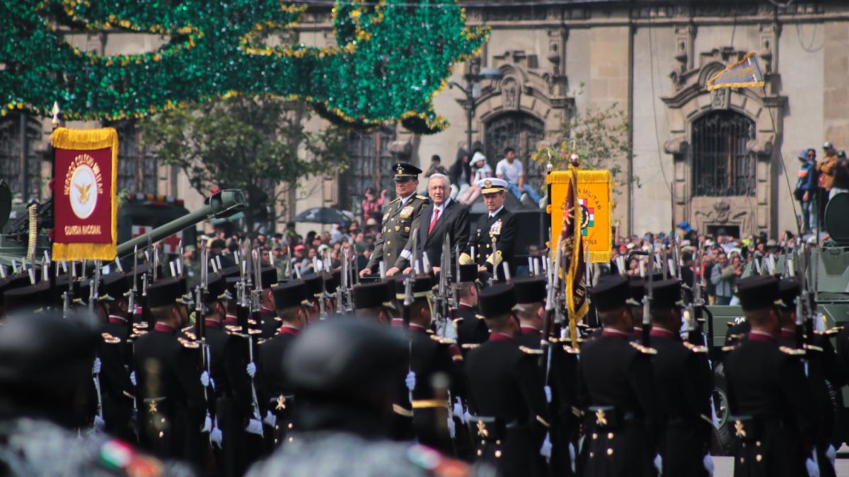 En último desfile del Presidente crece participación femenina en FA