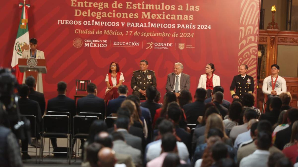 AMLO entrega estímulos a medallistas olímpicos y paralímpicos en París 2024