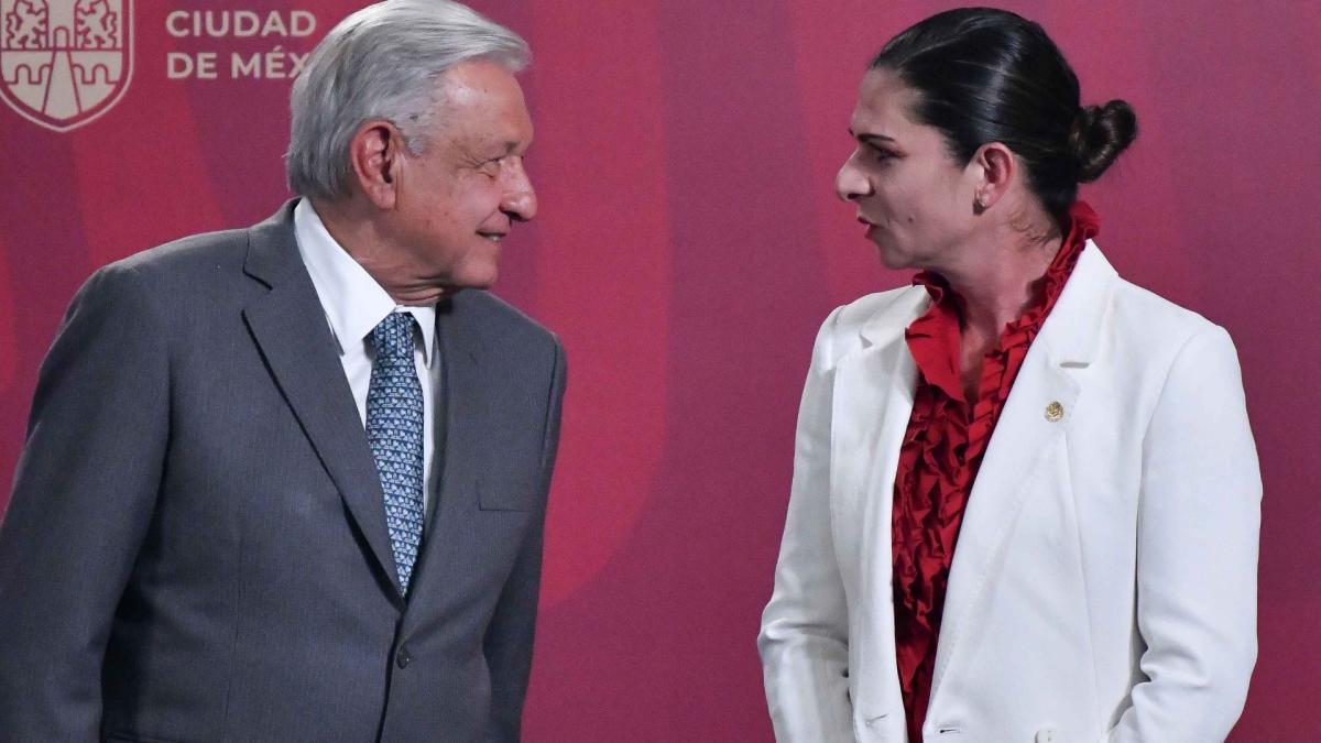 Ana Gabriela Guevara hizo un trabajo excepcional, afirma AMLO al entregar recompensas a atletas de Paris 2024