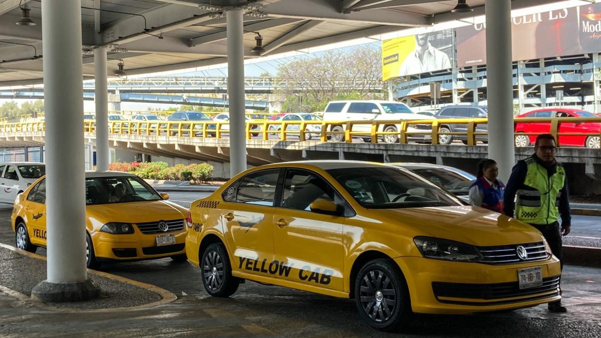 Secretaría de Marina busca un "término medio" en conflicto entre AICM y taxis de apps