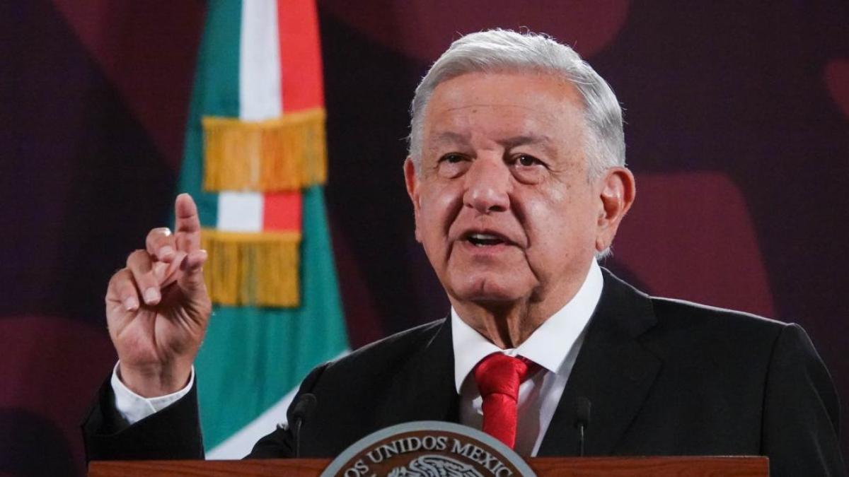 AMLO renuncia a militancia en Morena; celebra designación de Alcalde como lideresa