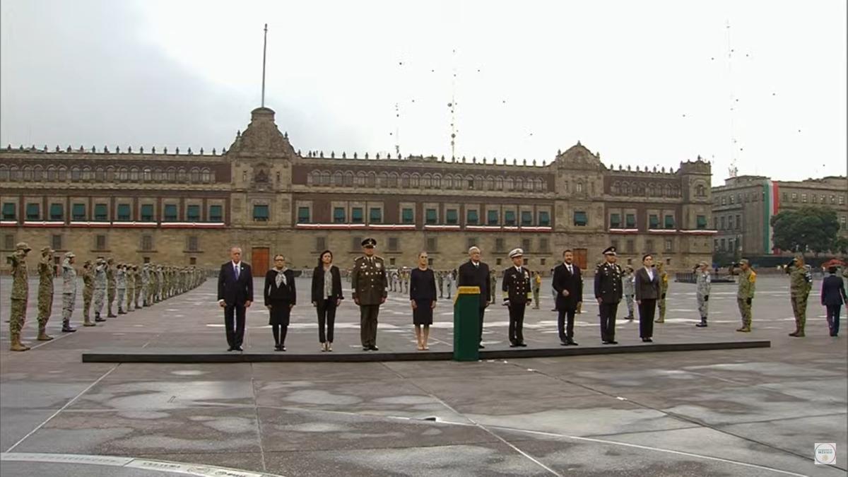 AMLO y Sheinbaum izan bandera en memoria de las víctimas de los sismos de 1985 y 2017