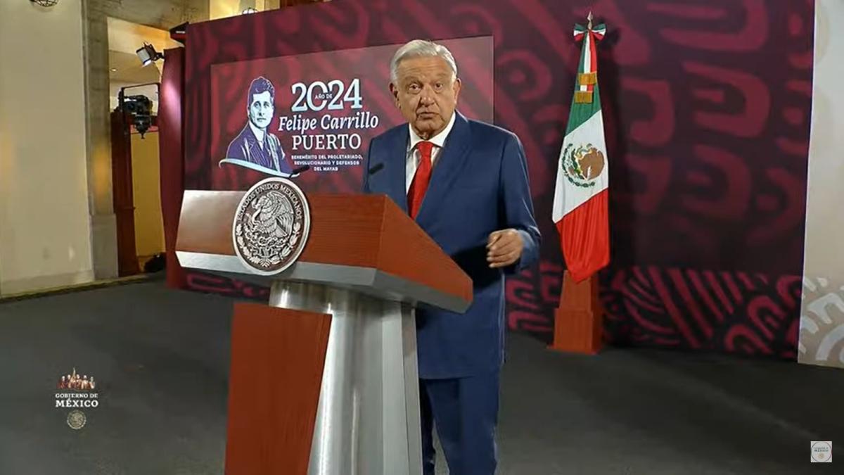 AMLO se despide del gabinete de seguridad con tamales y mariachis