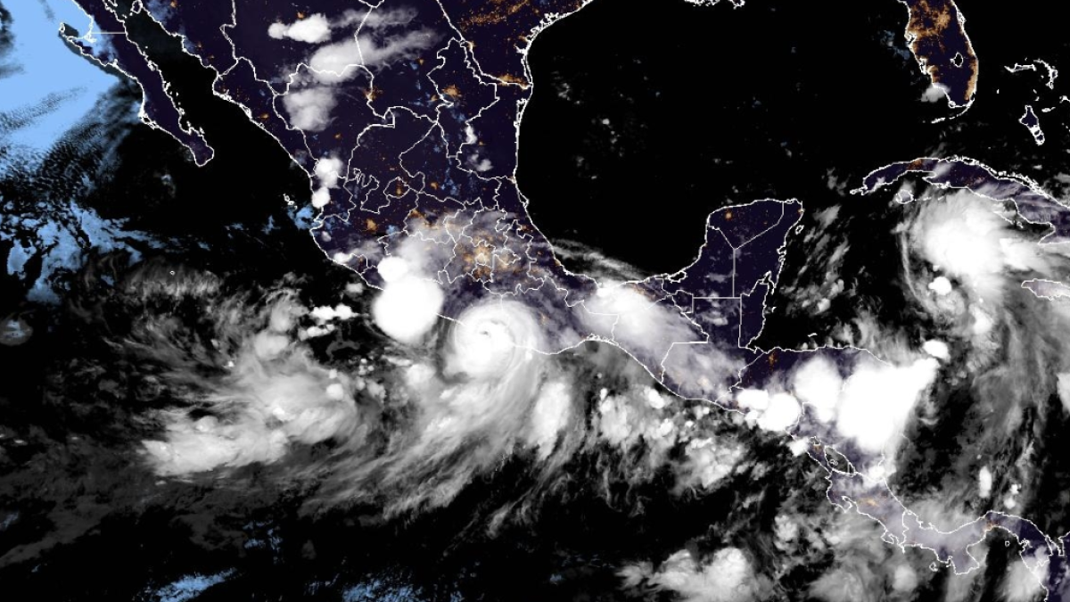 Huracán 'John' ya es categoría 3, cerca de impactar entre Oaxaca y Guerrero